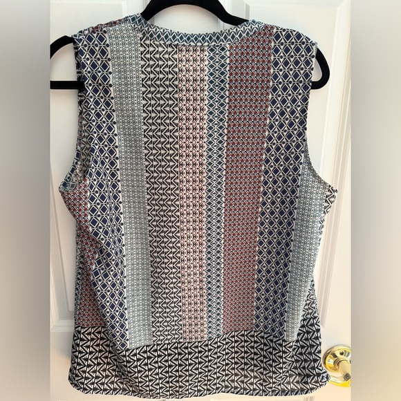 Fun 2 Fun Flora Ulrica Button Top - Picture 4 of 4